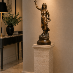 Superbe bronze signé « Jeune Fille » – Art Nouveau – H. 52 cm