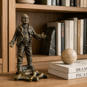 Sculpture moderne en bronze signée – Personnage expressionniste – H. 25 cm